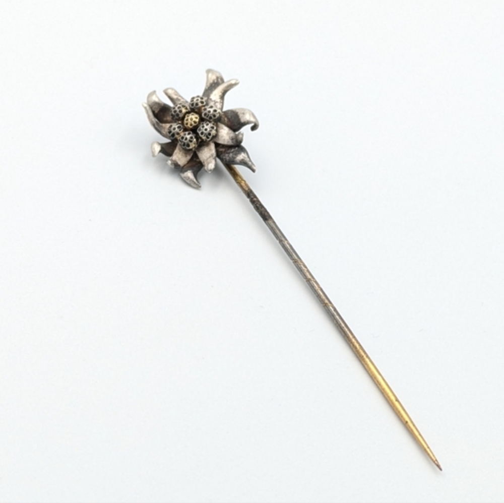 Antique or late vintage Edelweiss Mountain Flower Austria stick pin / hat pin - Picture 6 of 6